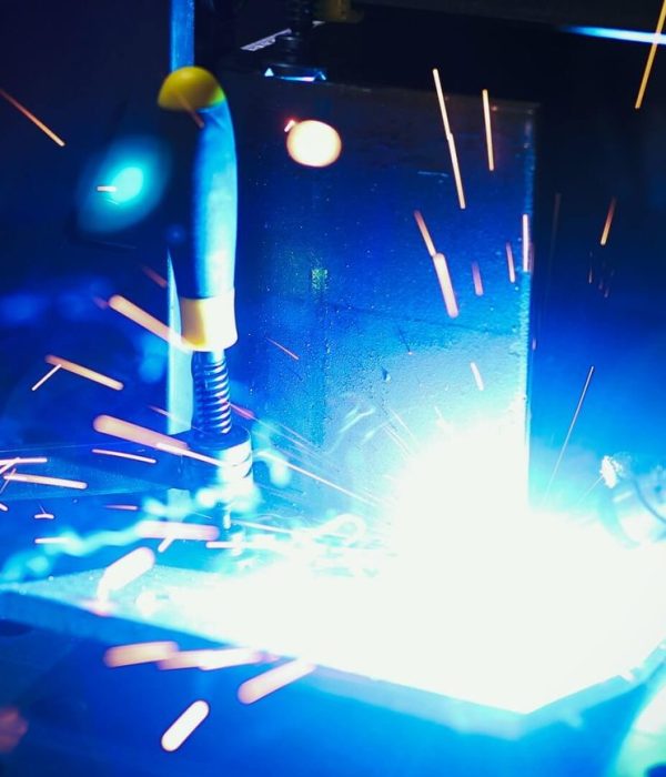 metal-cutting-with-acetylene-torch-in-factory-1.jpg